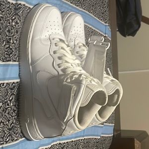 These size 9 white Air Force ones have barely been worn. Great deal on the price